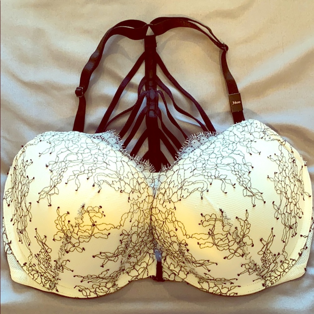 **NEVER WORN** Victoria Secret Push-up Bra